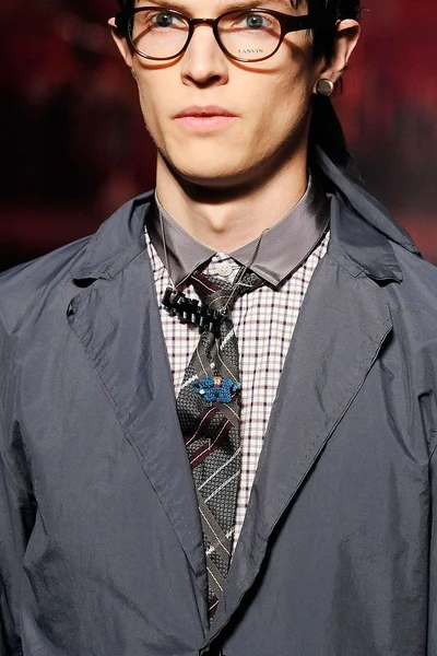 Look 18